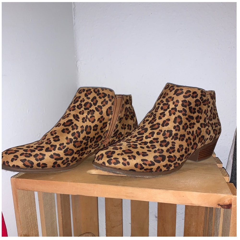 🖤🤎 Ankle zip leopard booties size 10 - Sassy!